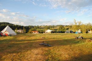 Goedkope ingerichte tenten bij Nederlanders in Frankrijk